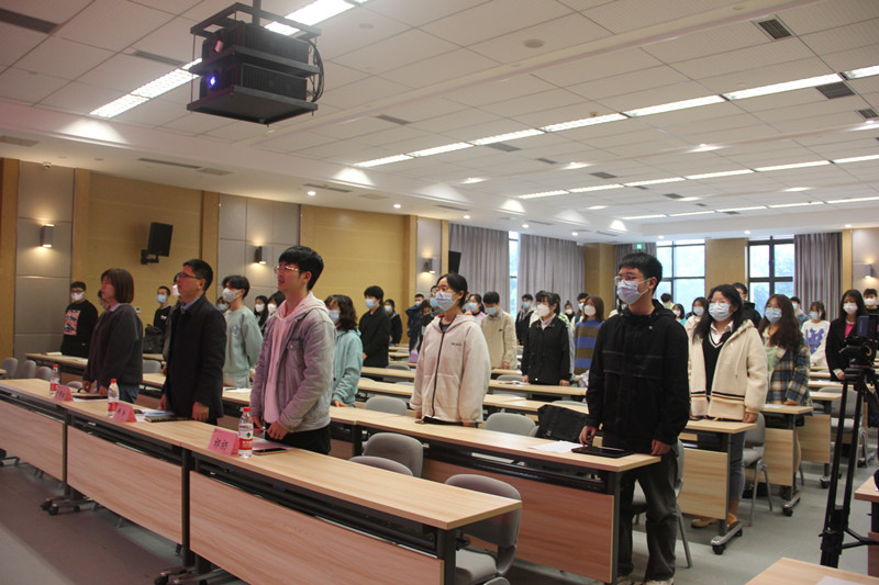7.全体与会人员合唱共青团团歌_副本.jpg