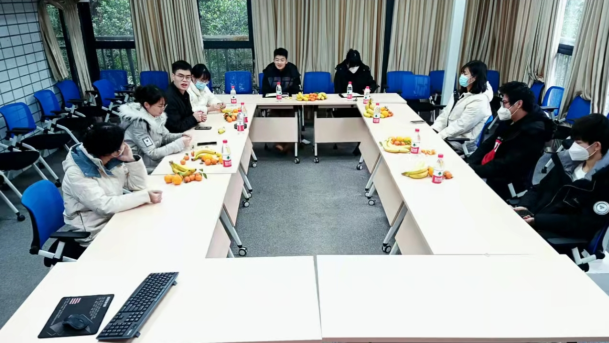 3.同学们相互交流.png