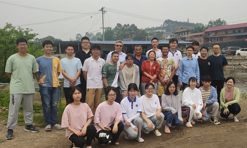 捕鱼游戏领导检查生产实习 谭觅摄_副本.jpg