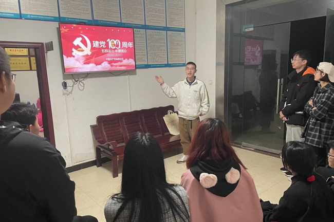 配图:邱宣云同志宣讲(1)_副本.jpg